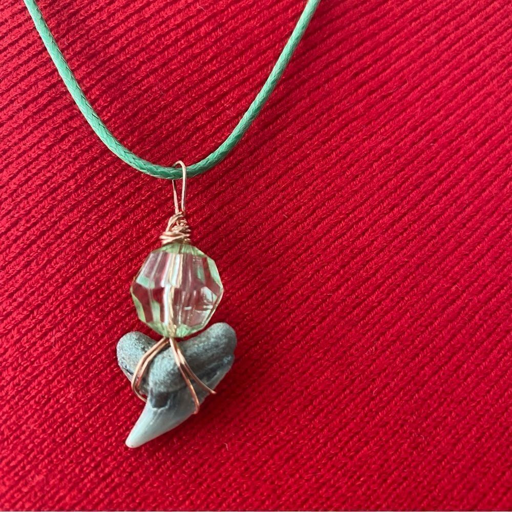 Shark Tooth Necklace Green String Bead - Picture 2 of 5